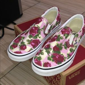 Flower printed slip on Vans